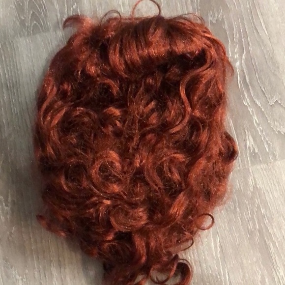 Red wig - Picture 4 of 4